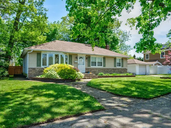 93 Broadway, Massapequa Park, NY 11762