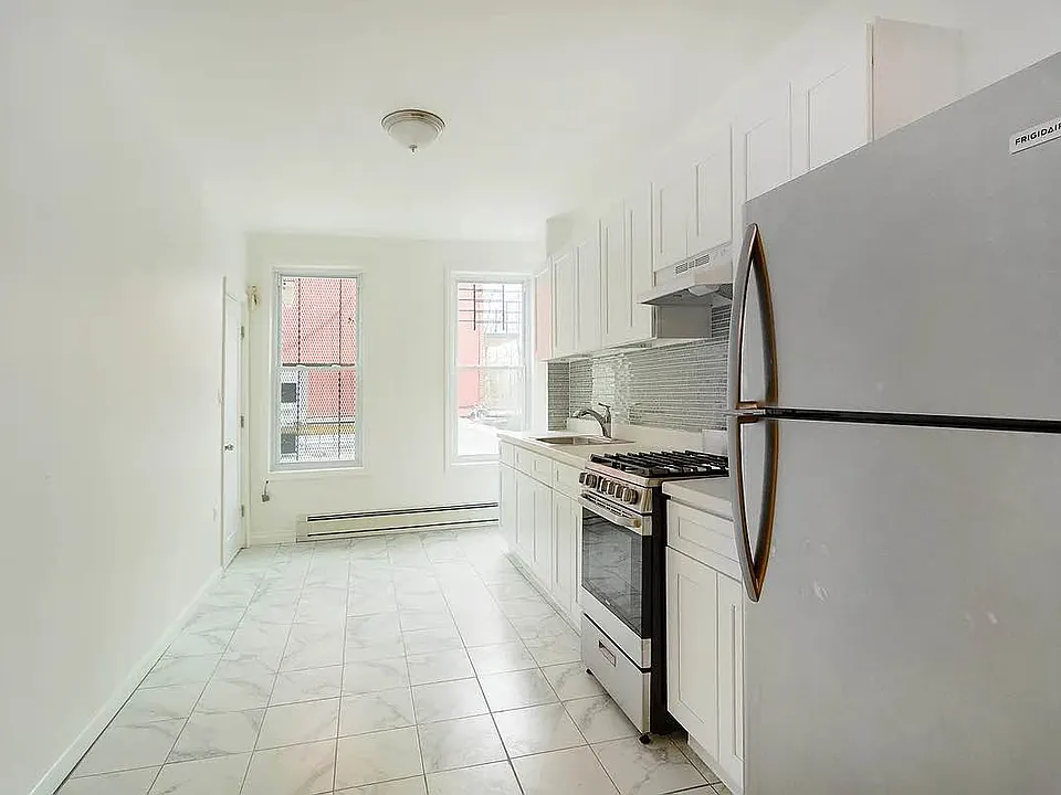 380 Knickerbocker Ave #2R