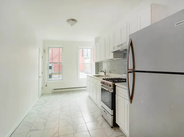 380 Knickerbocker Avenue image 1 of 5