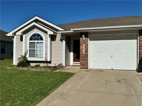 1952 S Powahatan Ct, Independence, MO 64057
