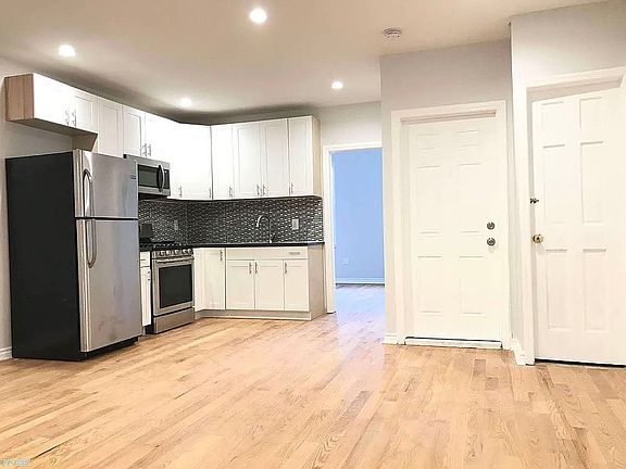2nd image of 291A Cooper St #1