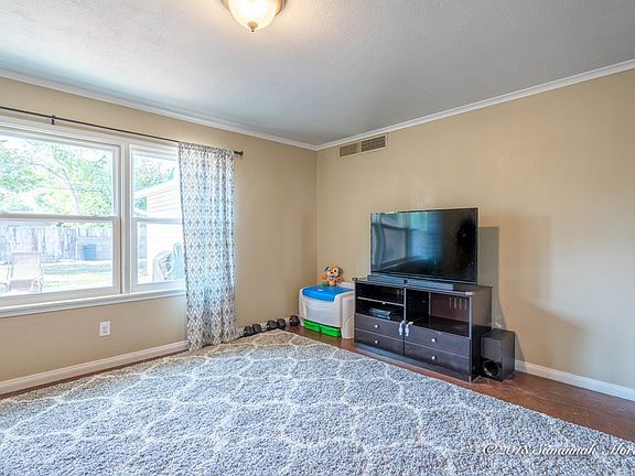 3rd image of 2502 Country Club Dr