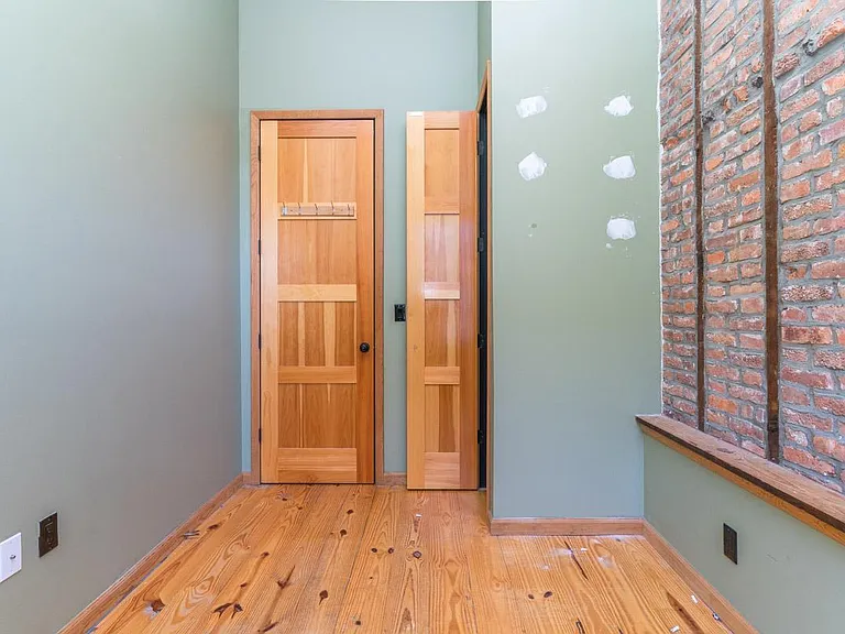 212 Starr St #2R — Photo 6