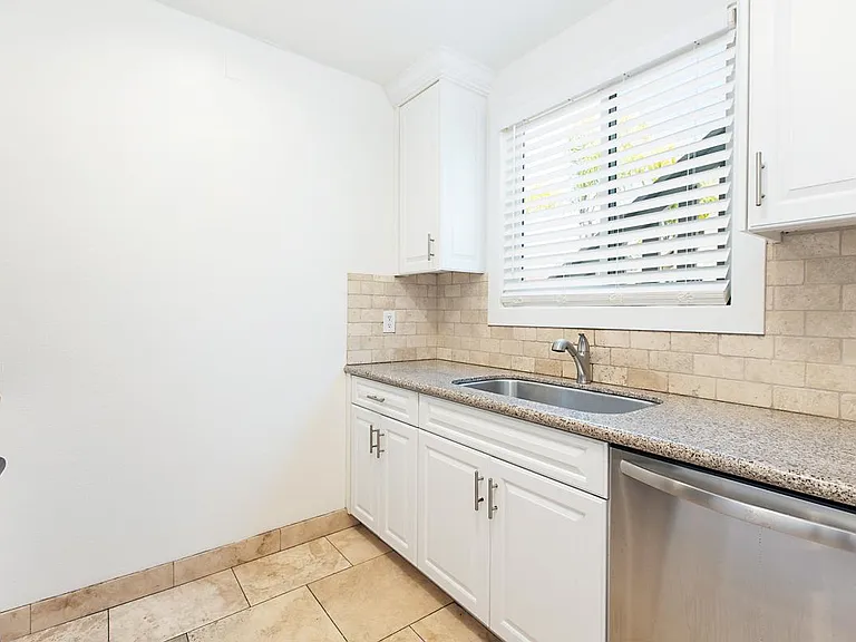 4033 Wilson Ave — Photo 3