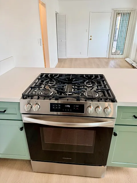 1 bed, 600 sqft, $2,350 — Photo 3