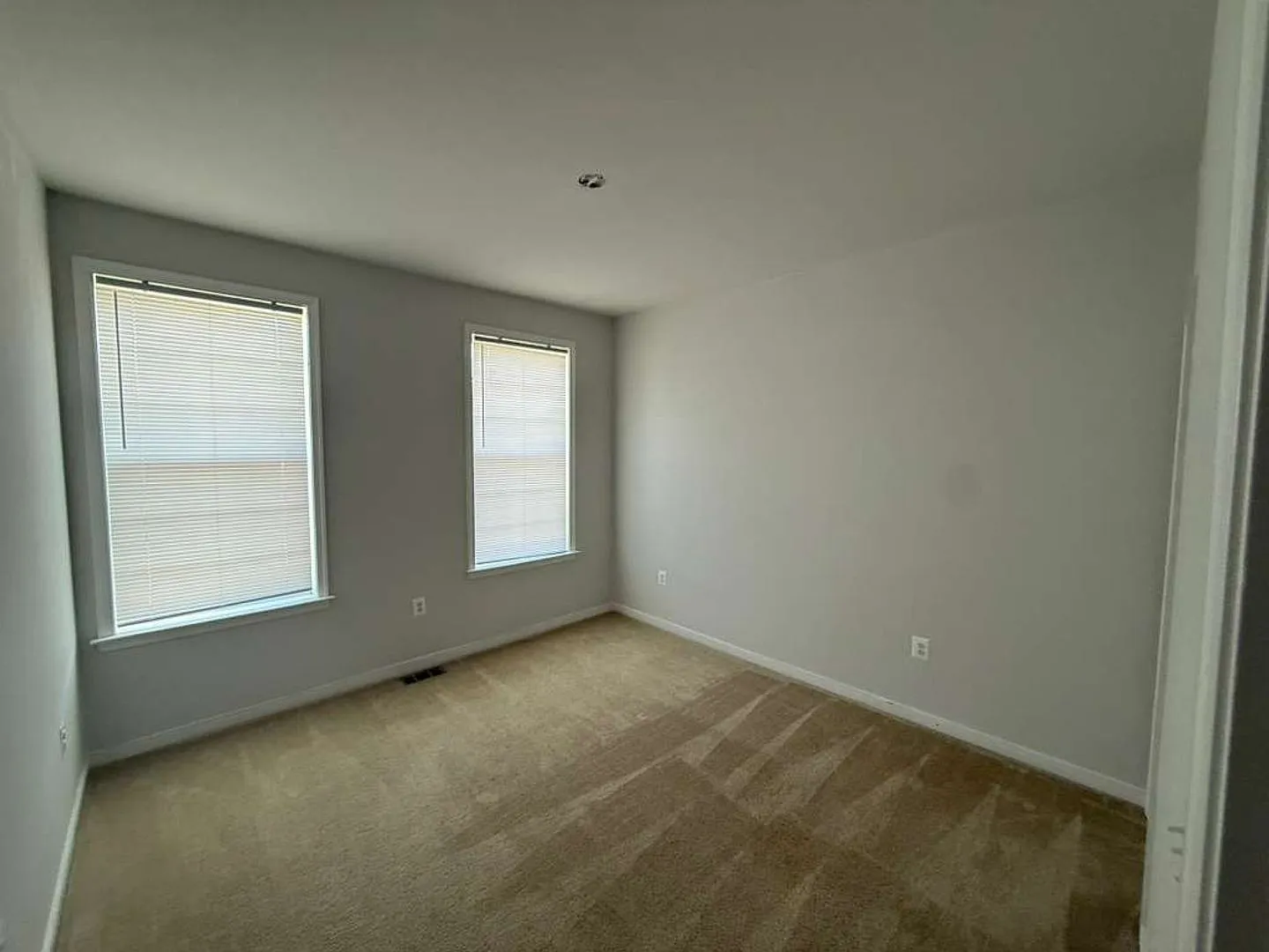 Move In Ready Immediately — Photo 3
