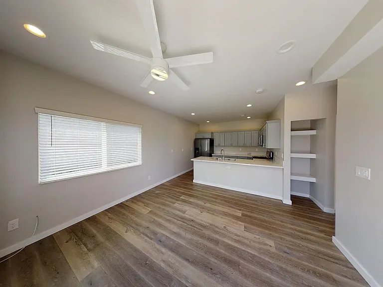 5327 W Falls View Dr — Photo 2
