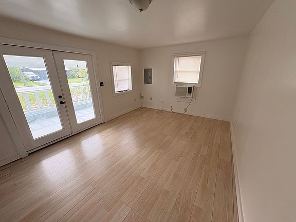 4th image of 1634 Wightman Ave
