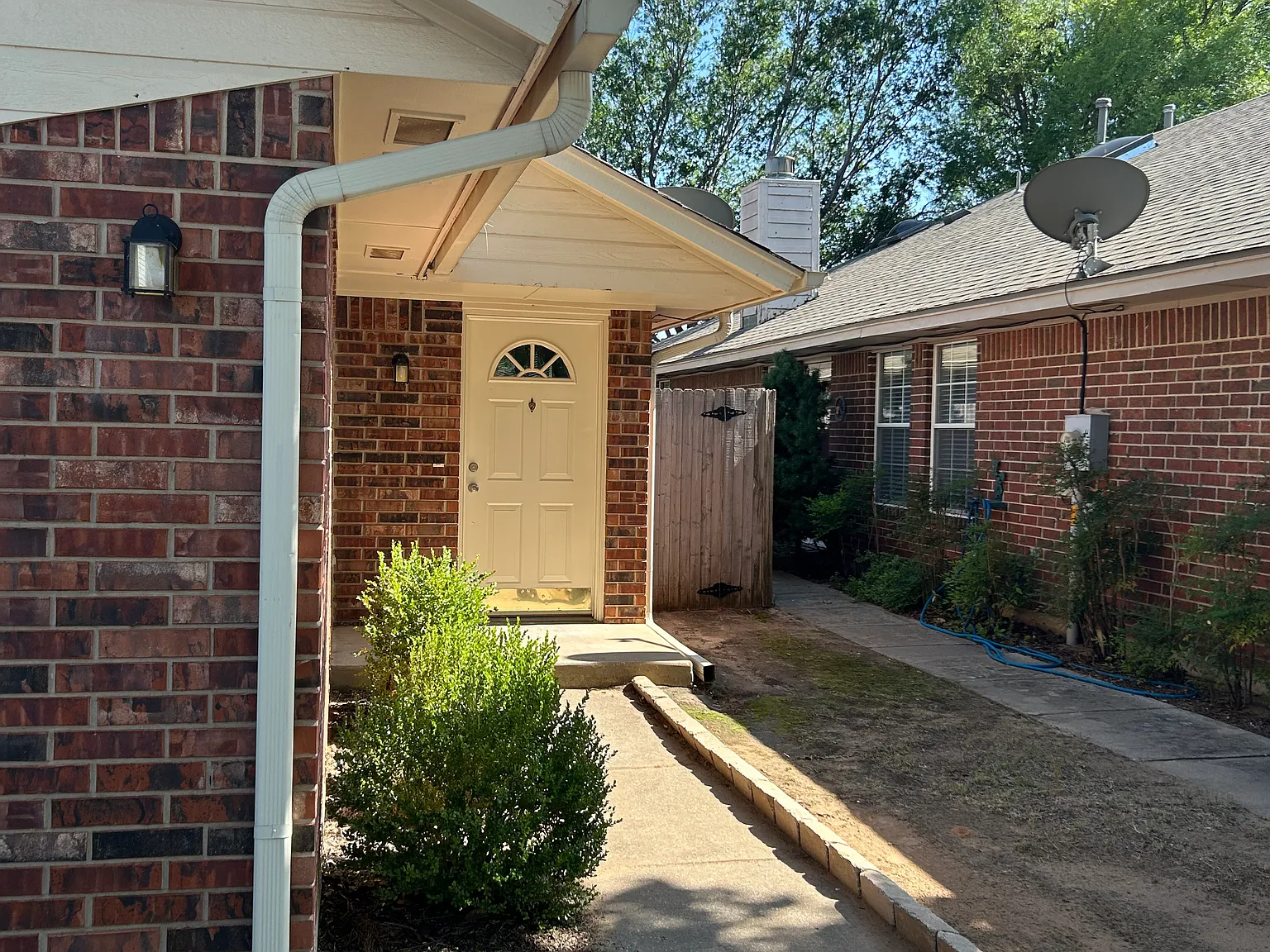 3 bed, 1246 sqft, $1,300 — Photo 1