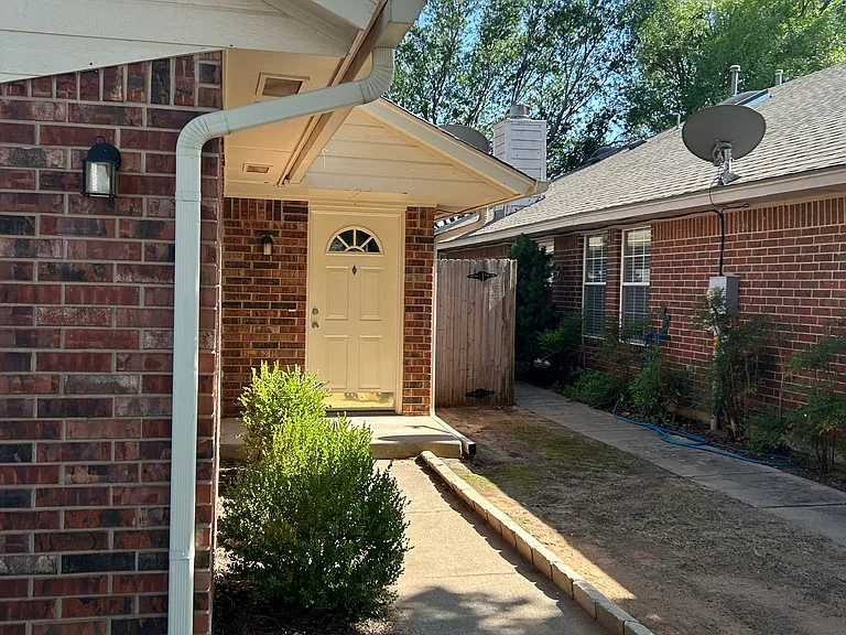 4016 Potomac Dr — Photo 1