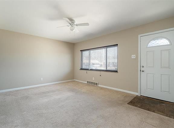 3rd image of 4014 Greenmeadows Dr