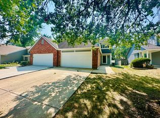10709 W 115th Ter, Overland Park, KS 66210