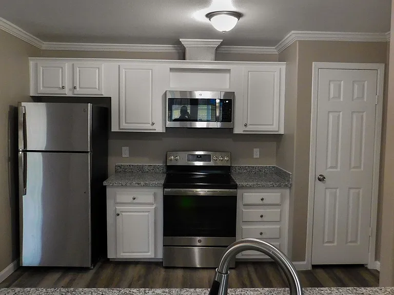 107 Varsity Dr — Photo 38