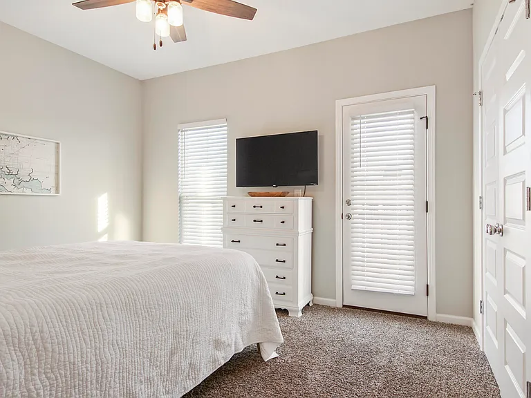 408 Raven Ln — Photo 24