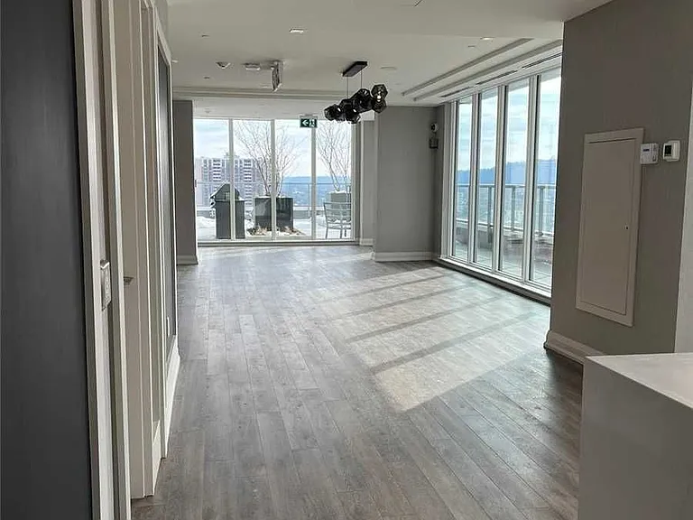 212 King William St #512 — Photo 12