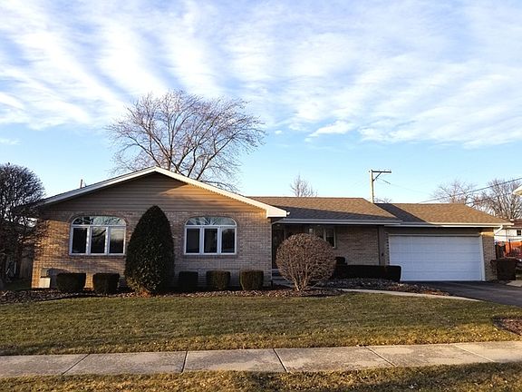 2nd image of 5800 Chaucer Dr