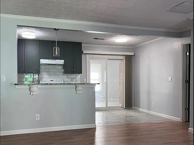 1916 Patterson Cir — Photo 5
