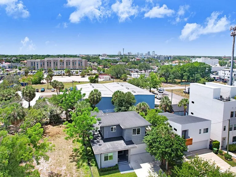 1326 W Fig St — Photo 41