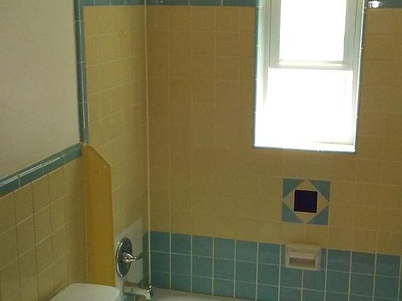 5th image of 6331 Graceland Ave APT 2
