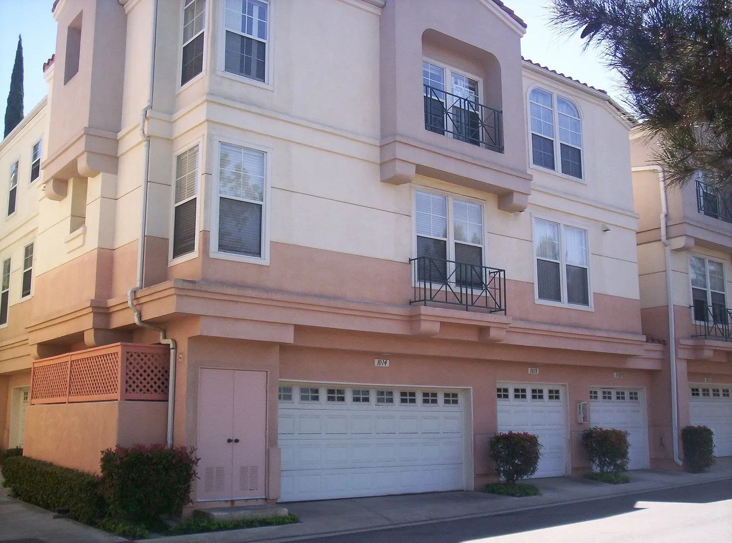 3 Bedroom 2 Bathroom Condo for Rent in Anaheim Hills! — Photo 1