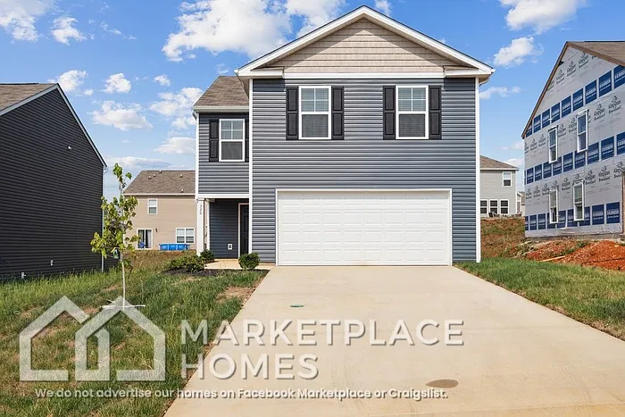 4 bed, 2.5 bath, 1927 sqft, $2,195 — Photo 2