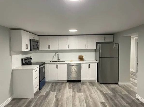 23 Woodman Dr, Brantford, ON N3S 4K2