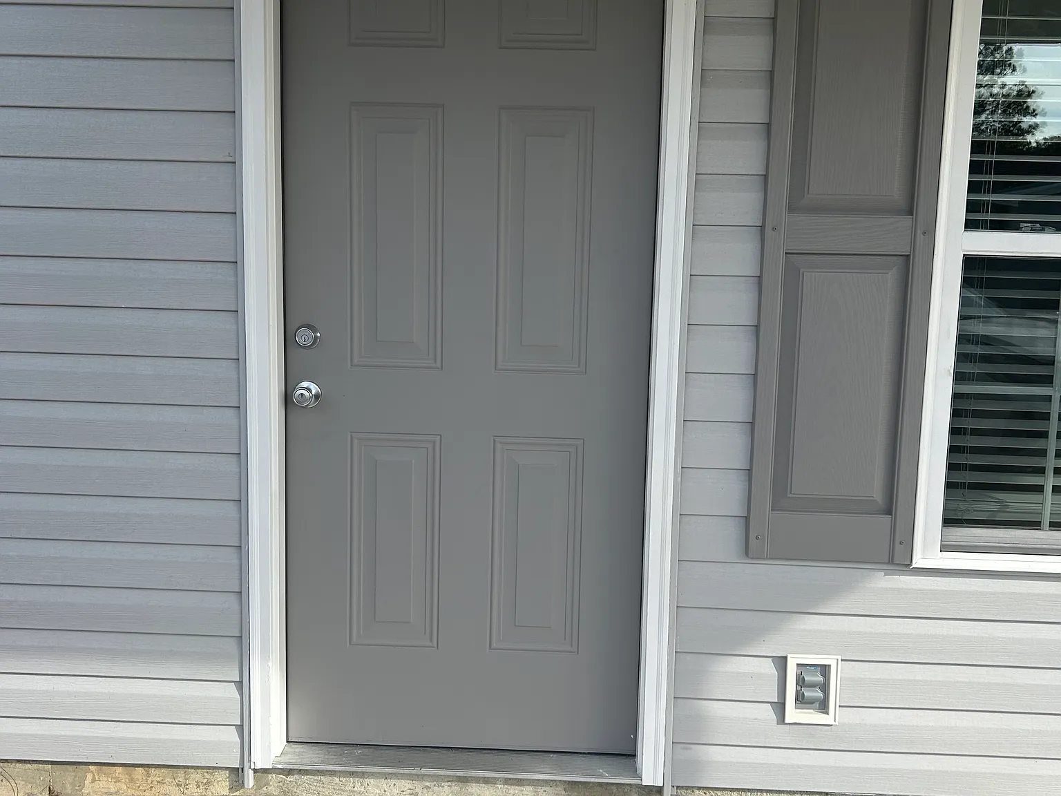 3 bed, 1100 sqft, $1,300 — Photo 1