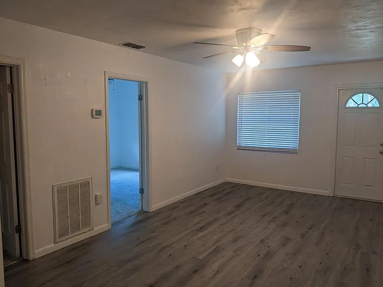 729 Virginia Ave — Photo 7