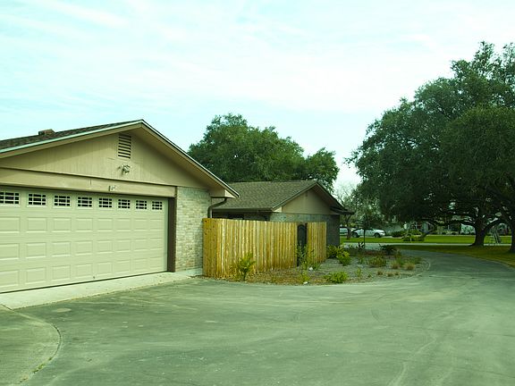 2nd image of 326 Helen Marie Ln