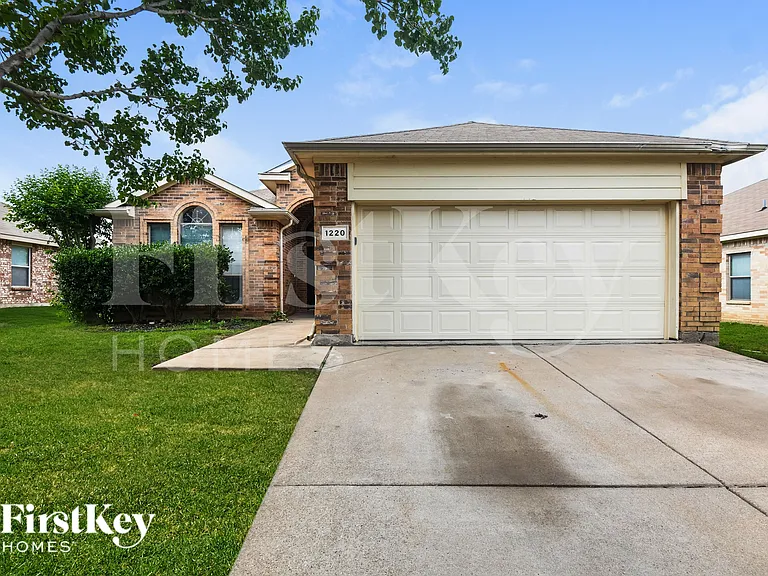 1220 Saltgrass Dr — Photo 1