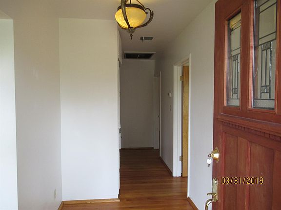 4th image of 1407 W Kaweah Ave