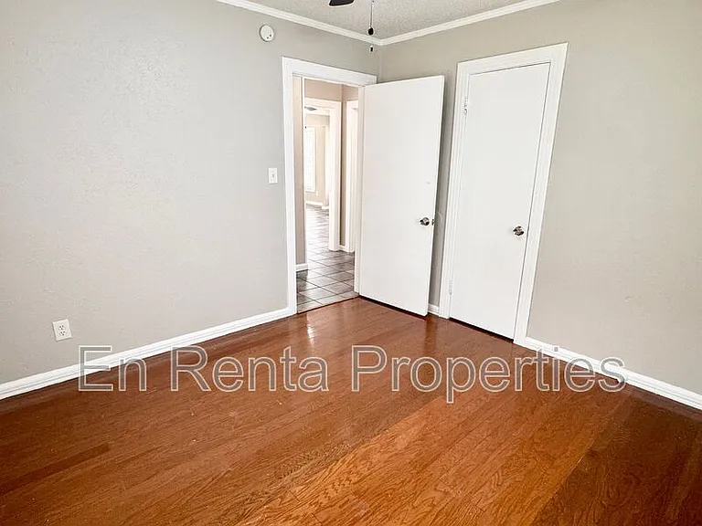 601 W Beach St — Photo 15