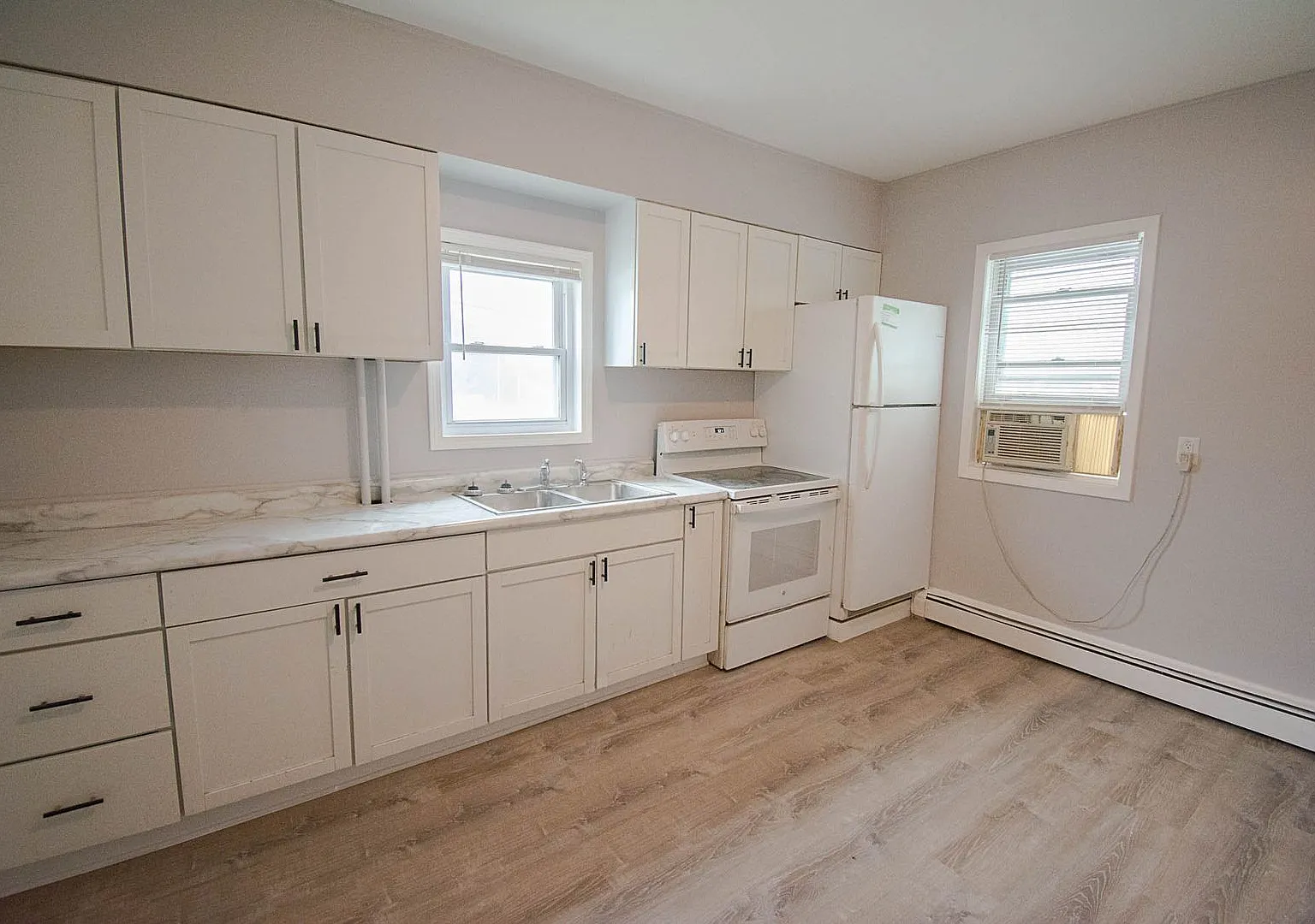 836 S Newton Ave — Photo 2
