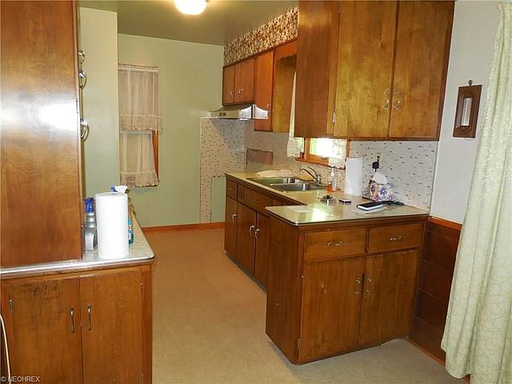 Kitchen with eating area