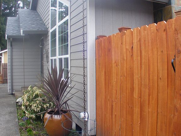 2nd image of 530 Eklund Ct SE