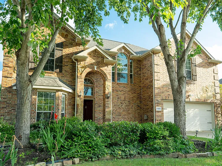 15105 Regal Oak Ln — Photo 2