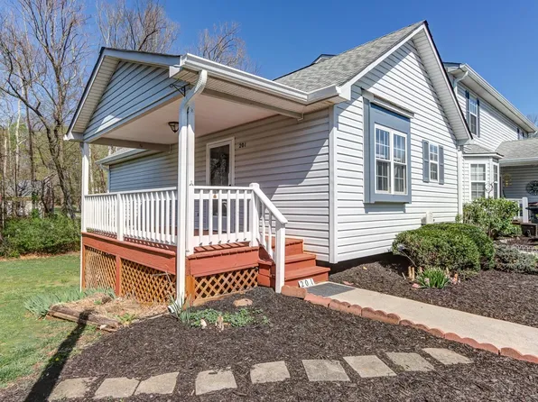 201 Goose Meadow Dr, Forest, VA 24551