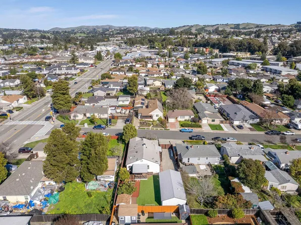 22113 Queen St, Castro Valley, CA 94546