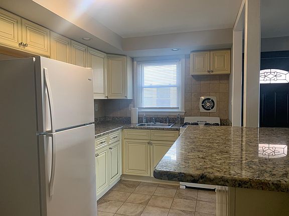 3rd image of 7516 Palmetto St #1