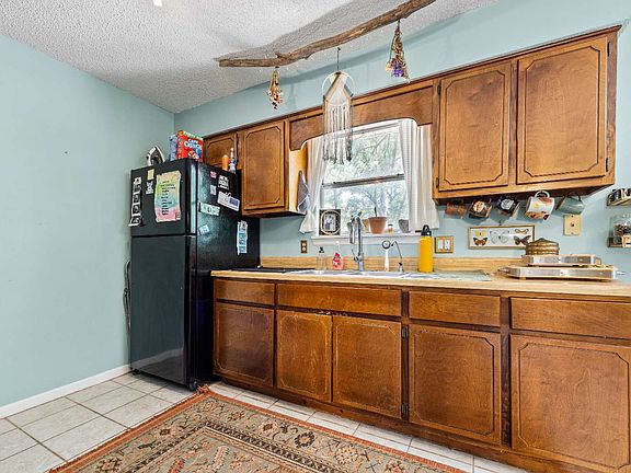 5th image of 233 SW Shady Ln