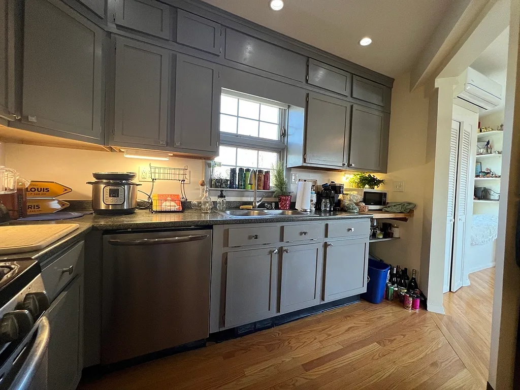 Building Photo - 340 Putnam Ave #2