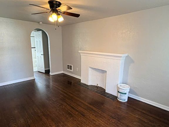 3rd image of 604 NW 25th St #604