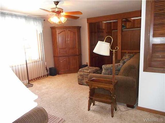 4th image of 86 Minden Dr