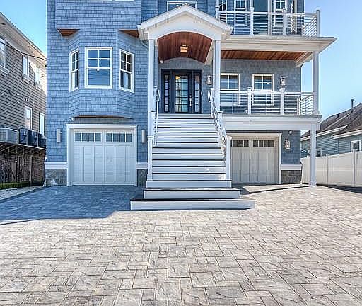 3rd image of 567 Long Point Dr
