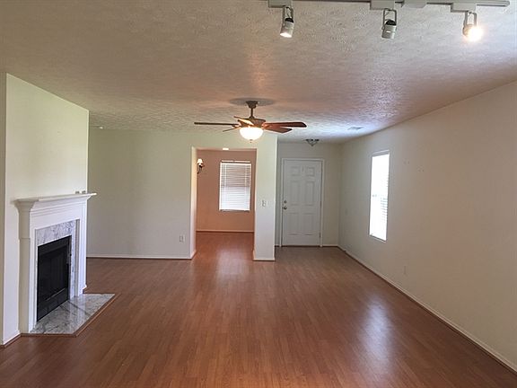 2nd image of 2781 Sutherland Dr