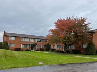 32624 Harper Ave #27, Saint Clair Shores, MI
