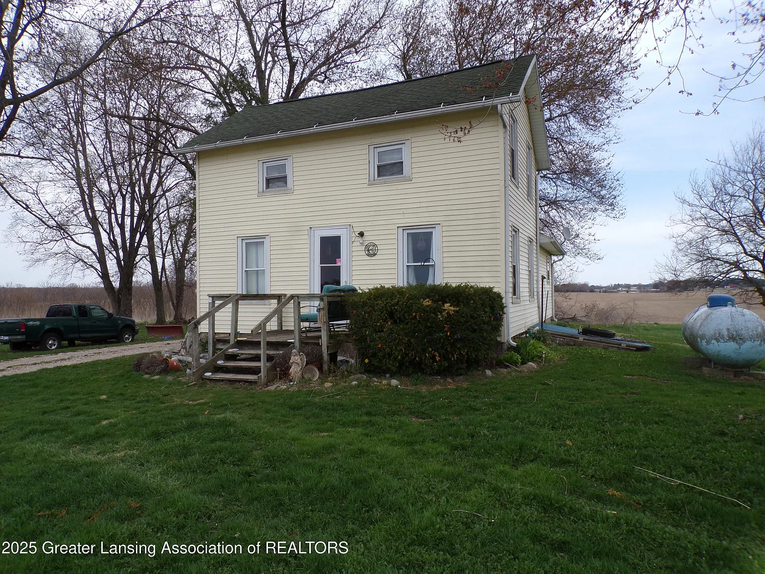 3907 S Lacey Lake Rd photo 1