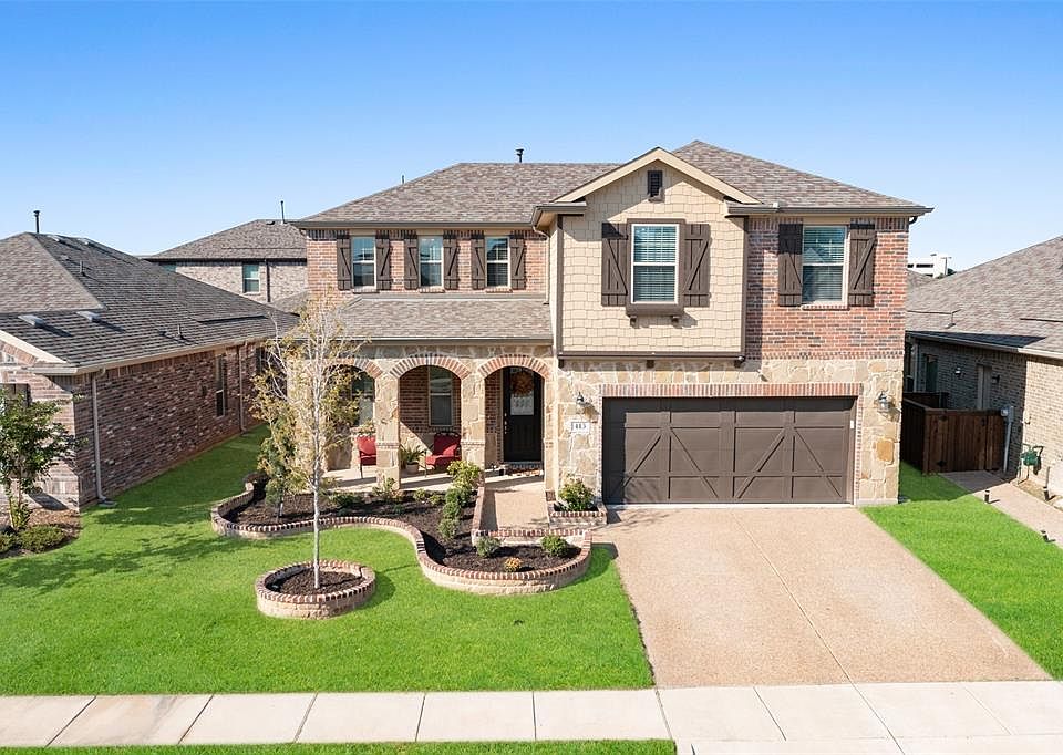 1st image of 413 Club House Dr