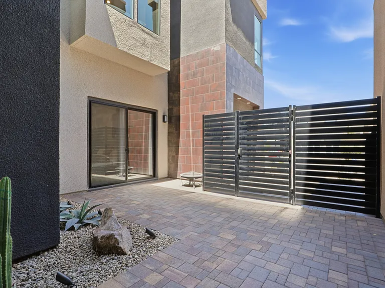 #GuardianRealty 10941 Earth Hues Summerlin Luxury Home Rental court yard_06232026