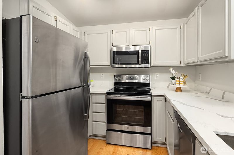 5th image of 12323 NE 97th Street #M